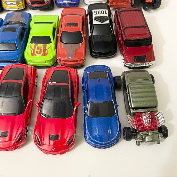 Lot of 27 Die-Cast Maisto Toy Cars Diecast - Picture 3 of 16